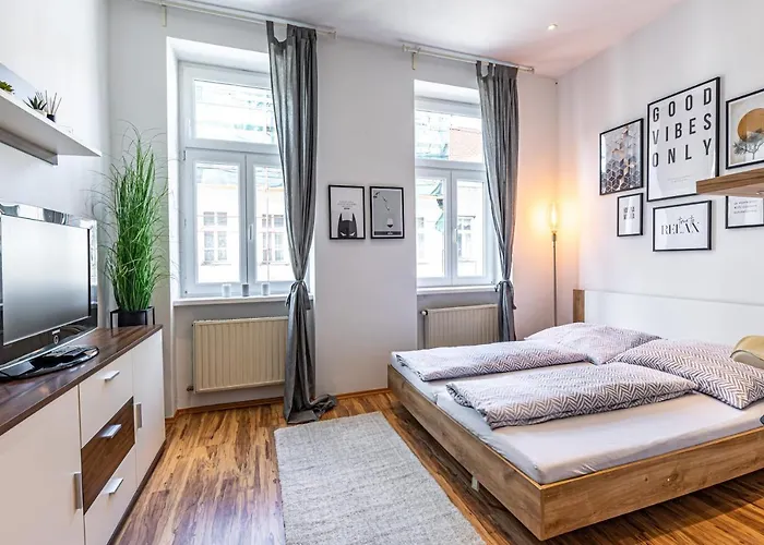 Apartment Cozy + Trendy By Jr